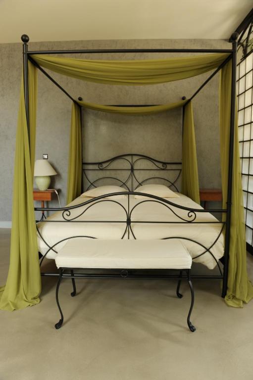 Logis De Nantas Bed & Breakfast Saint-Jean-Bonnefonds Rom bilde