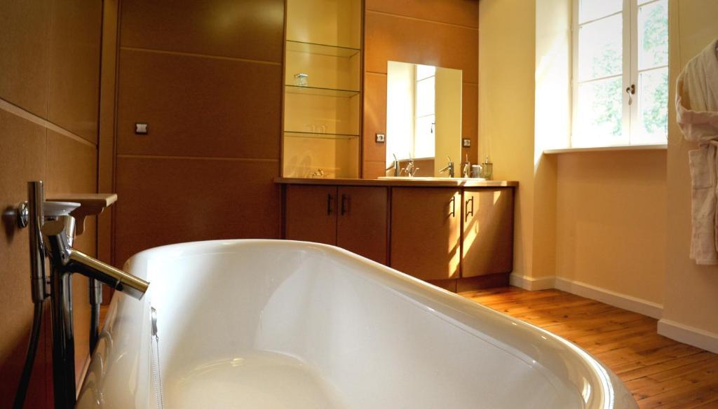 Logis De Nantas Bed & Breakfast Saint-Jean-Bonnefonds Rom bilde