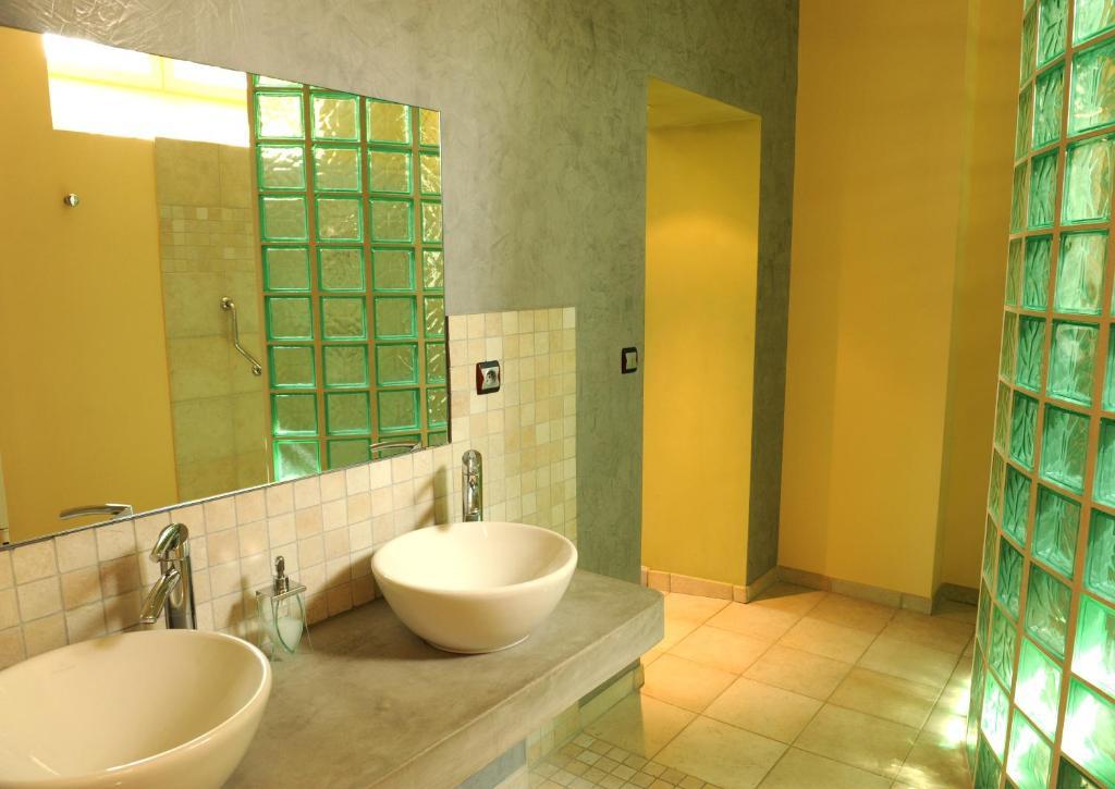 Logis De Nantas Bed & Breakfast Saint-Jean-Bonnefonds Rom bilde